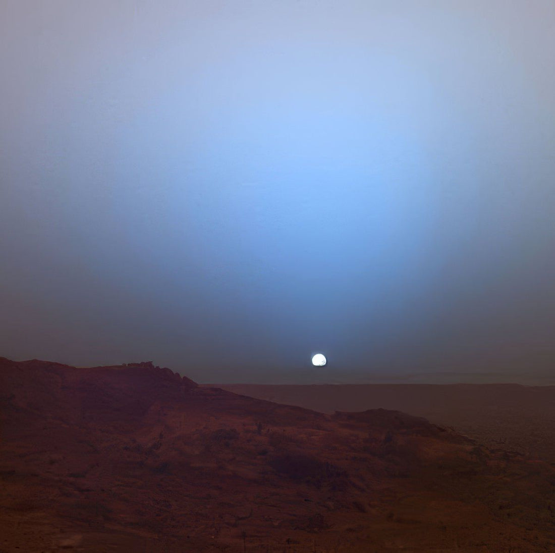 THE RED PLANET HAS BLUE SUNSETS
